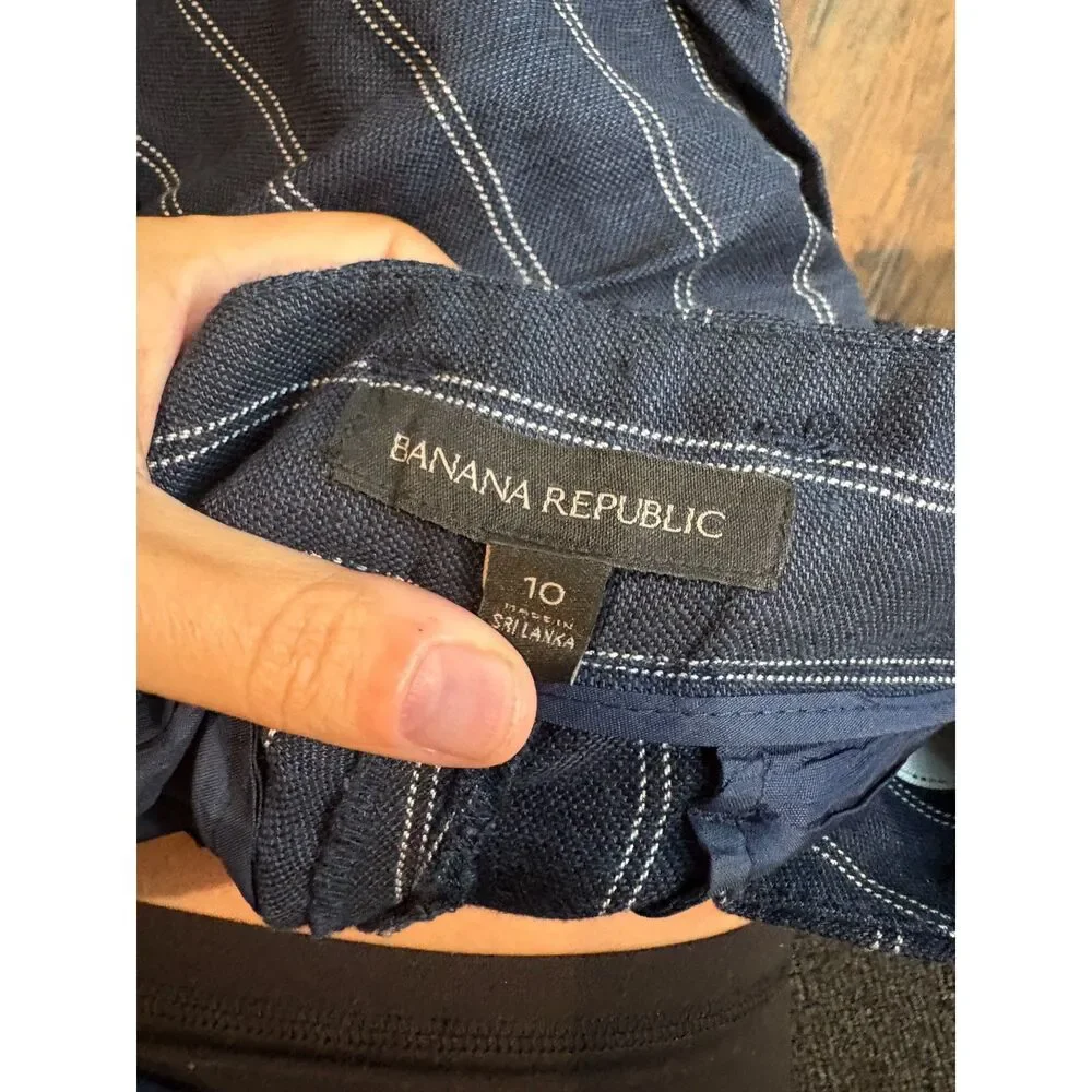 Banana Republic Avery navy blue pinstriped linen blend crops